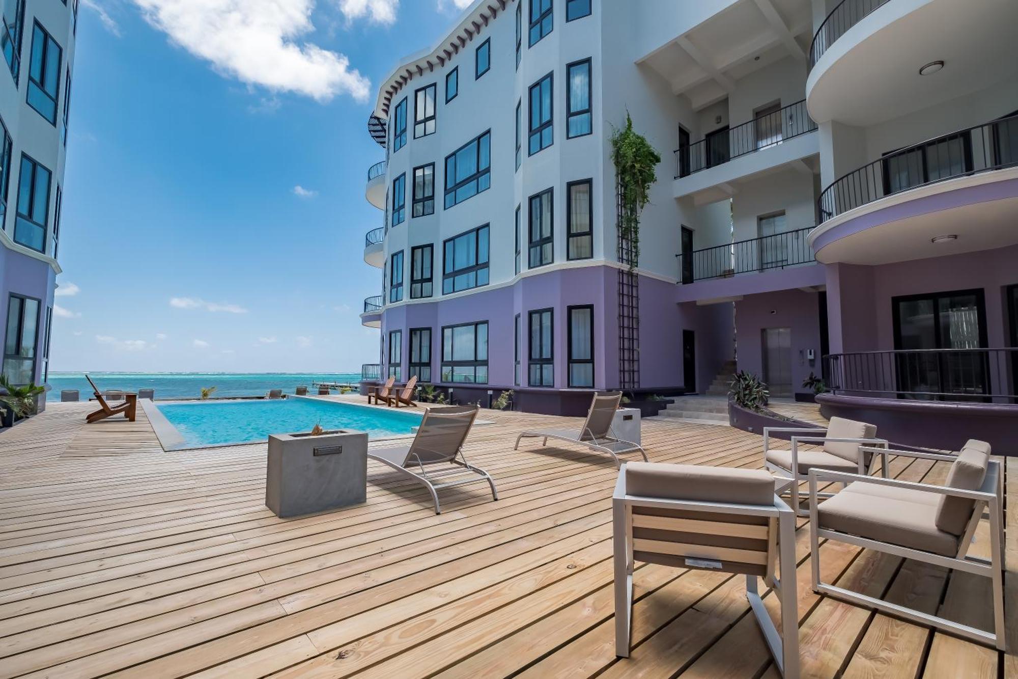 Diamante Beachfront Suites 圣佩德罗 外观 照片