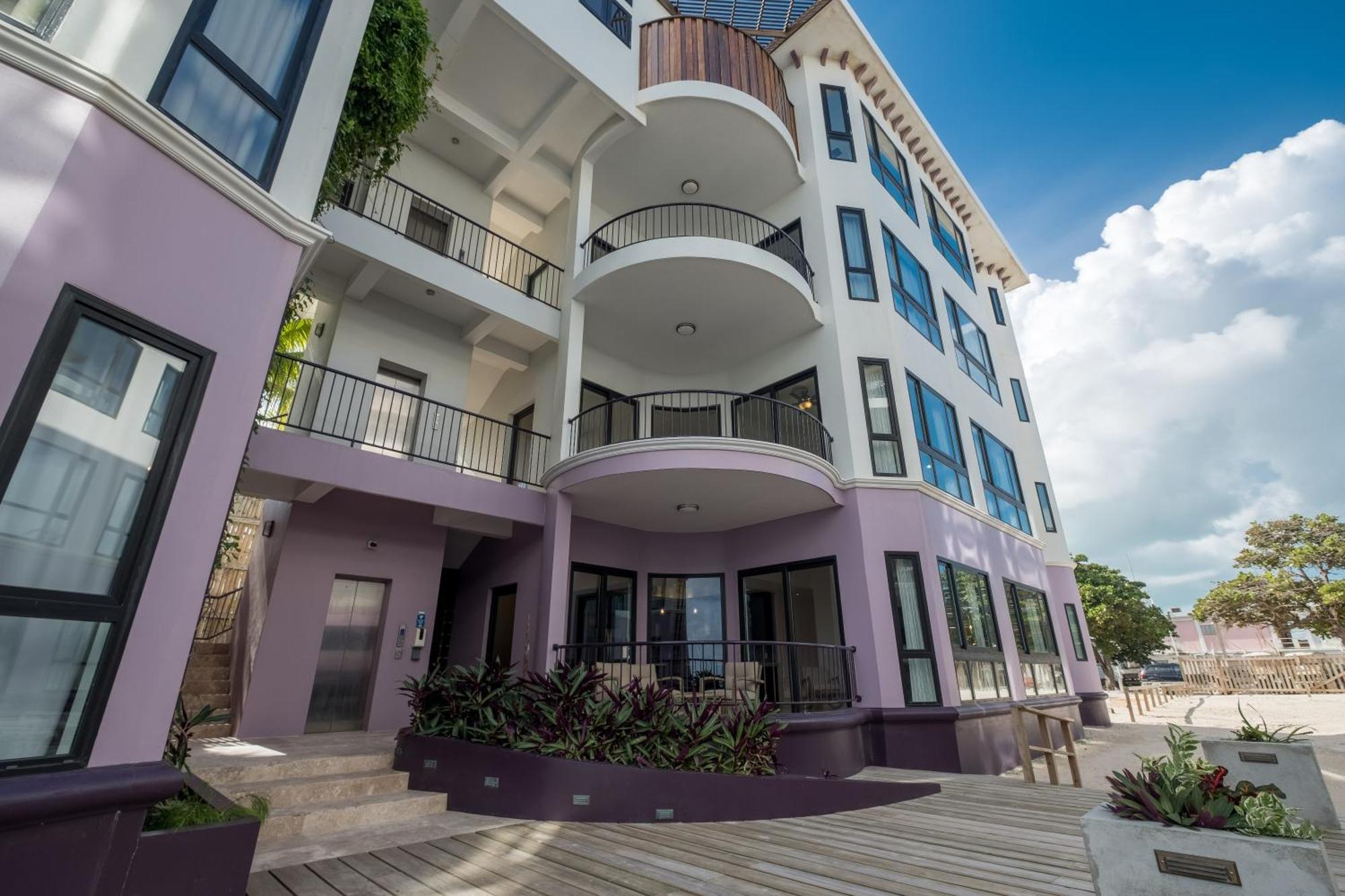 Diamante Beachfront Suites 圣佩德罗 外观 照片
